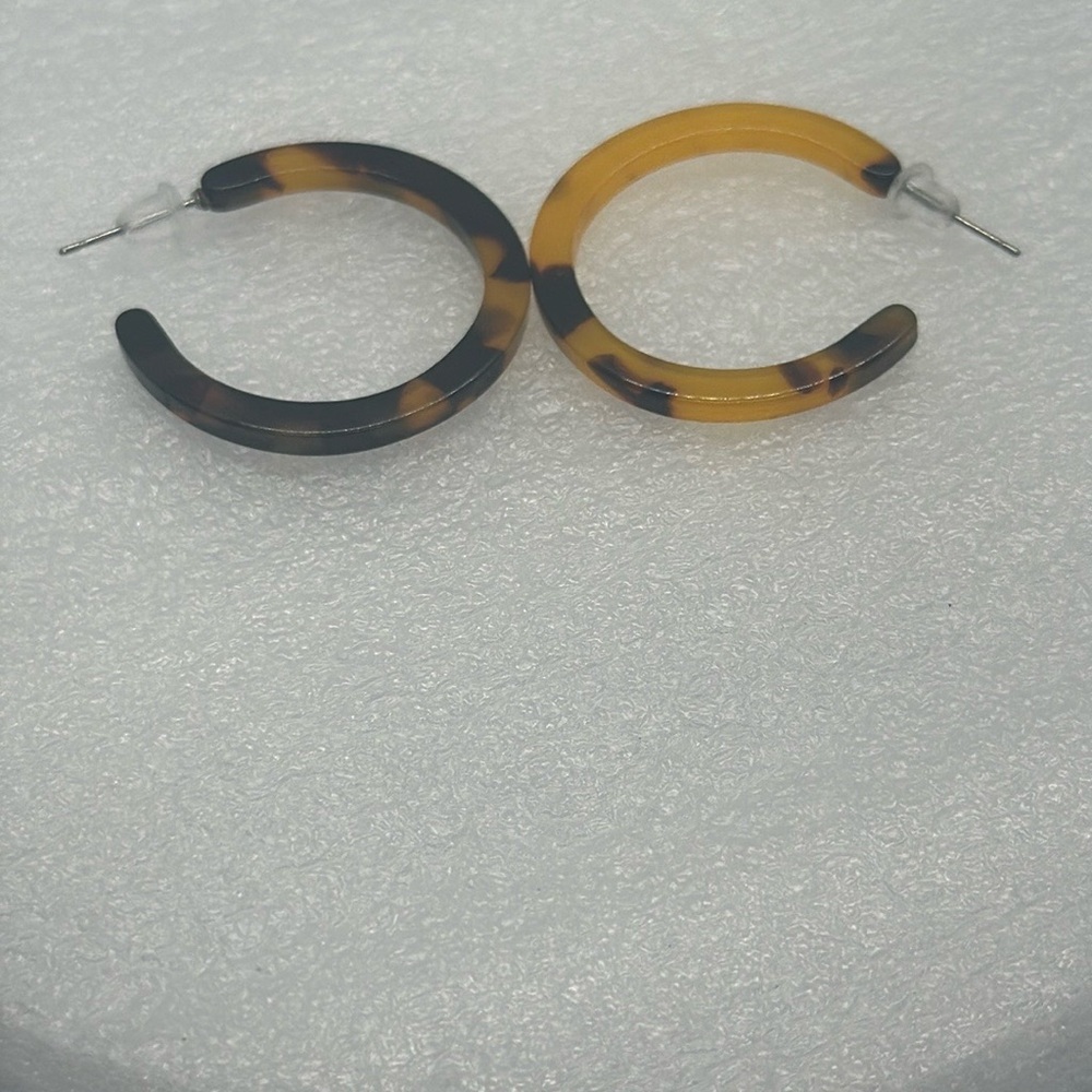 Chic Mismatch Tortoise Shell Hoop Earrings - 1.2" - Brand New - Unique Style - Picture 7 of 16